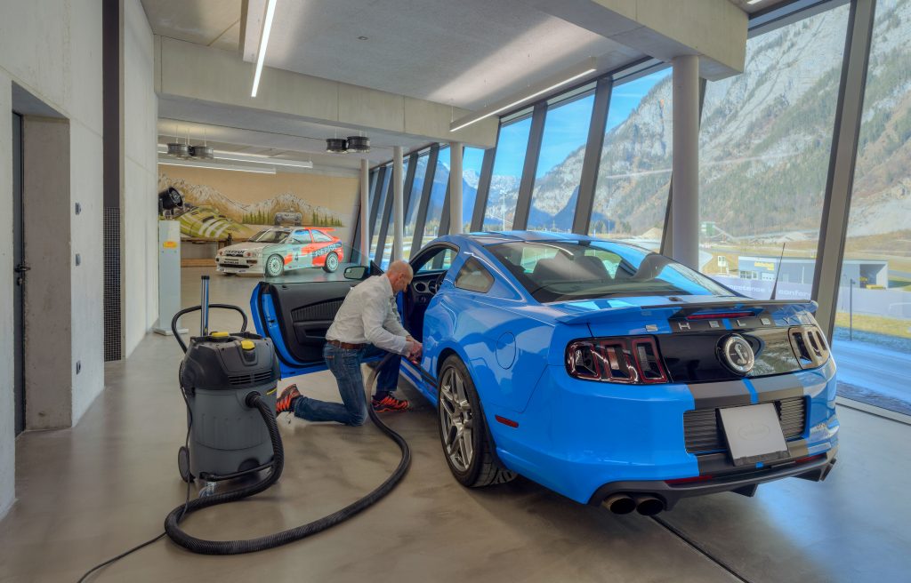 Aufbereitungszone im Autohaus