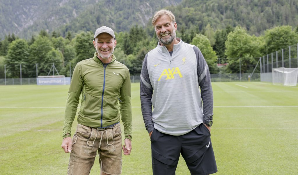 Alexander Strobl mit FC Liverpool Trainer Jürgen Klopp
